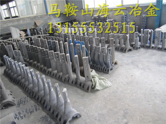 南方路機(jī)180站雙軸式攪拌機(jī)鑄鋼攪拌臂、耐磨配件制造廠家